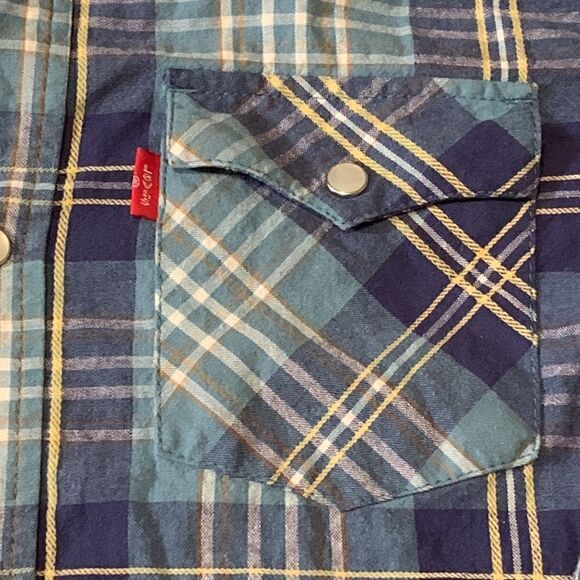 LEVIS, vintage, plaid button down long sleeve, ladies/girls medium, great cond. - Picture 3 of 11